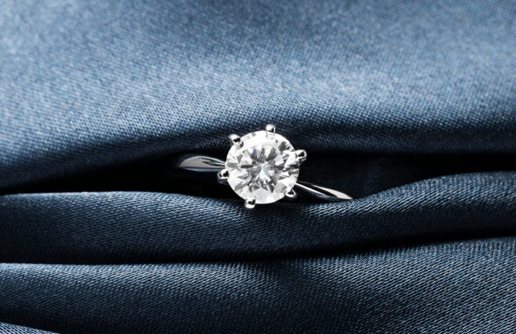 Vendre un bijou serti de diamants